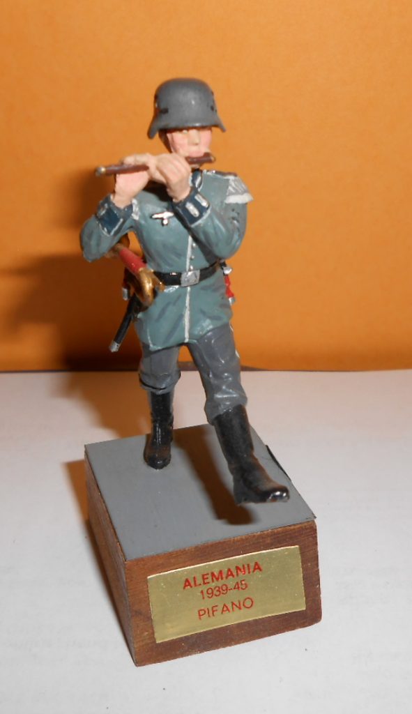 Lead Statue of WW2 German Wehrmacht Band Fife Player