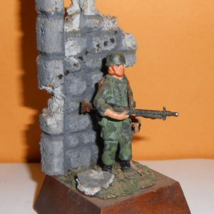 Statue of WW2 German Wehrmacht Paratrooper with MG-42 Machinegun Diorama