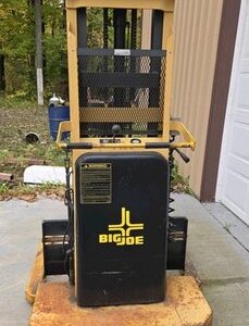 BIG JOE Model 1524-T8 Manual Push 12V Power Pallet Lift Truck Stacker Used