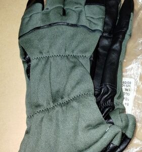 New Gloves Intermediate Cold Flyers Gloves AHU-15/P Size 11 Made In 2009 USA
