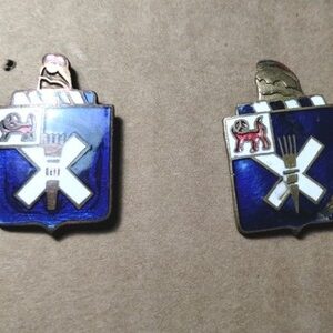 Set Of Two 32nd Infantry Regiment Distinctive Unit Insignia Crest Used