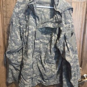 US Army ACU UCP Soft Shell Cold Weather Jacket Large Long ECWCS Used