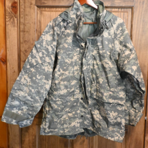 US Army Cold Weather Gen II GoreTex Parka Jacket ACU UCP Camo Size Medium Short