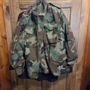USGI M-65 Field Jacket Medium Regular Woodland Camo BDU Cold Weather Army Coat