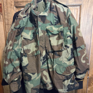 USGI M-65 Field Jacket Medium Regular Woodland Camo BDU Cold Weather Army Coat