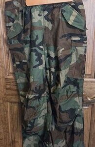 Unissued US Military M81 Woodland Camo M65 Cold Weather Field Pants Medium Reg